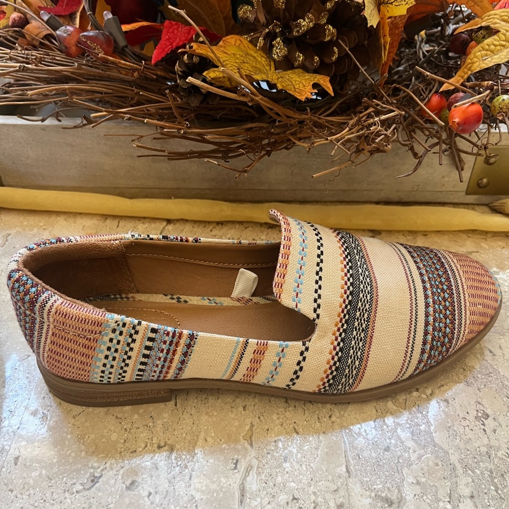 UNIVERSAL THREADS cloth flats